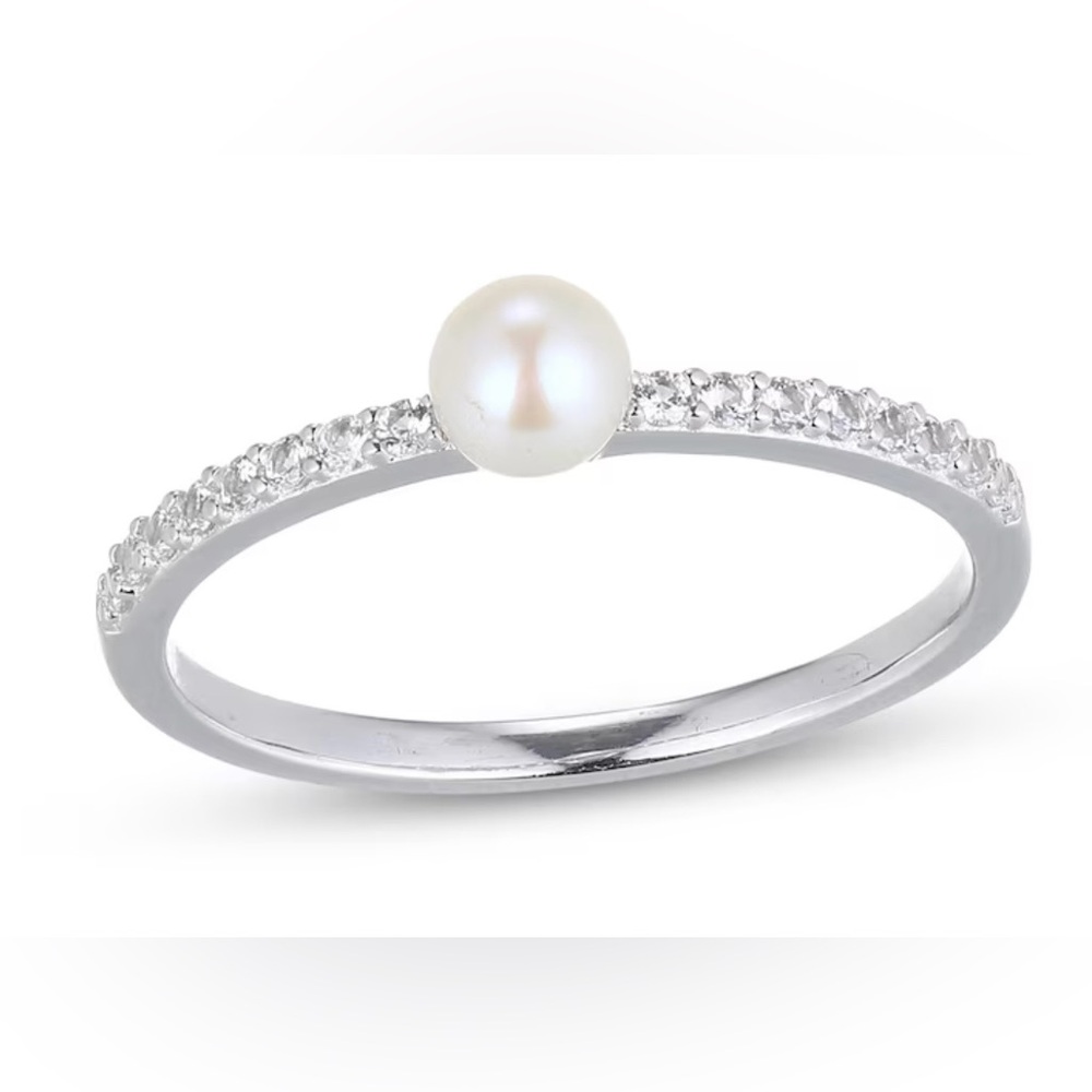 R.H. Macyโs & Co Sterling Silver Cult Pearl Ring